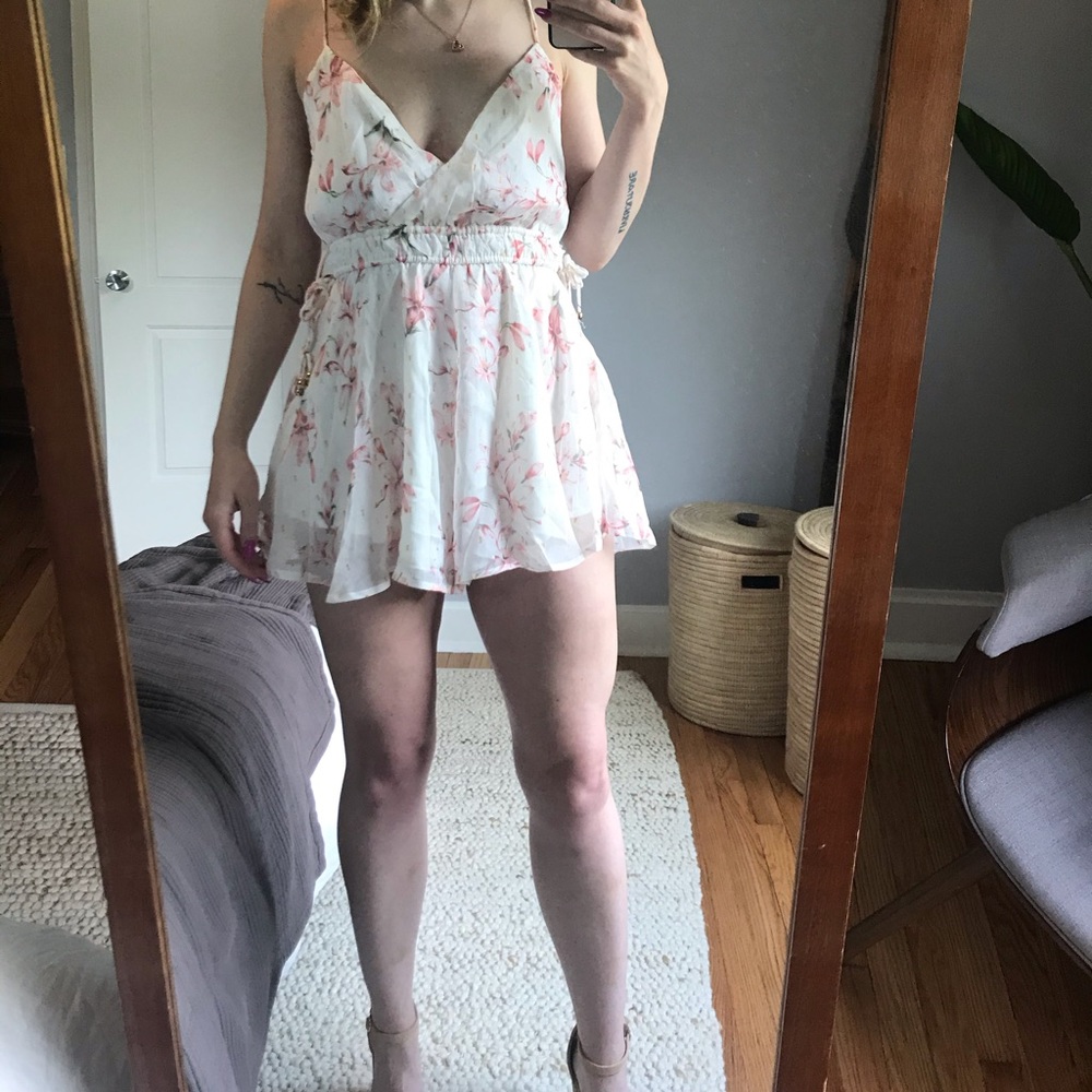 NWT HelloMolly floral romper cream&pink